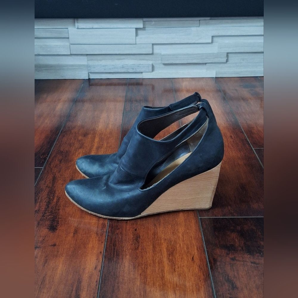 Coclico Jory Cutout Wedge Black Leather Booties, Size EU 39.5 US 8.5 - Picture 4 of 9